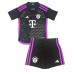 Billige Bayern Munich Alphonso Davies #19 Børnetøj Udebanetrøje til baby 2023-24 Kortærmet (+ korte bukser)